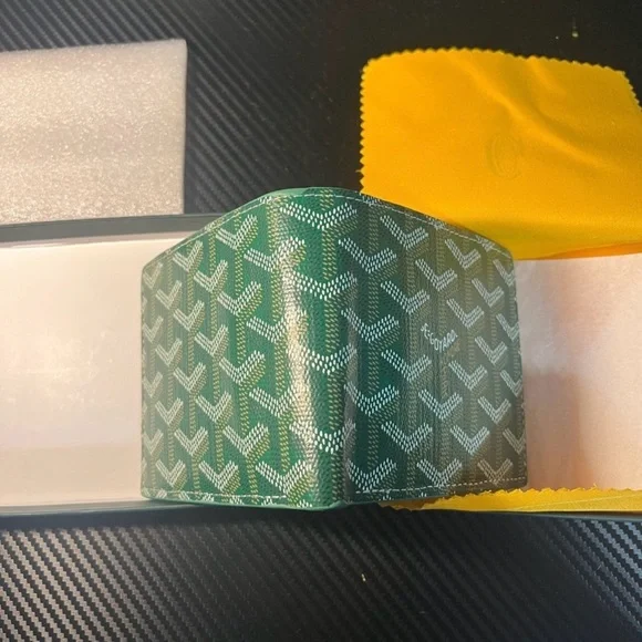 🏷️ Goyard Victoire bifold wallet in
Green Goyardine - Picture 3 of 9